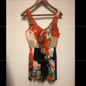 Adorable Gianni Bini floral dress